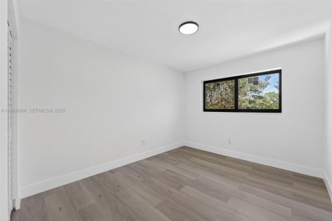 Apartamento en alquiler en Miami, Florida, 2 dormitorios № 2050756 - foto 13