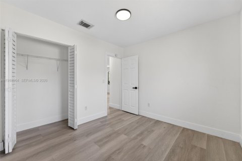 Apartamento en alquiler en Miami, Florida, 2 dormitorios № 2050756 - foto 16