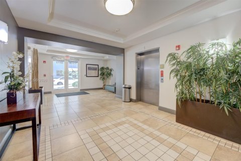 Снять в аренду кондоминиум в Форт-Лодердейл, Флорида 1 спальня, 70.23м2, № 2065384 - фото 3