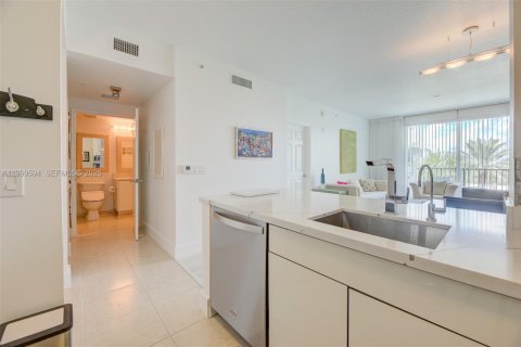 Снять в аренду кондоминиум в Форт-Лодердейл, Флорида 1 спальня, 70.23м2, № 2065384 - фото 13