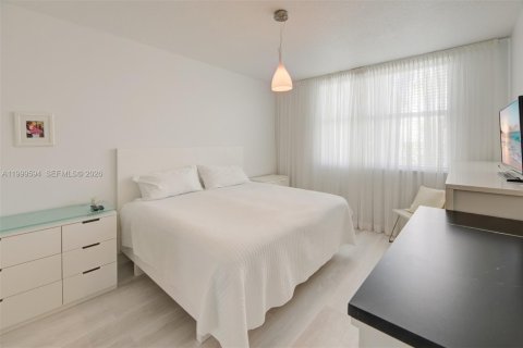 Снять в аренду кондоминиум в Форт-Лодердейл, Флорида 1 спальня, 70.23м2, № 2065384 - фото 21