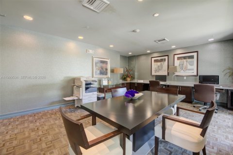Снять в аренду кондоминиум в Форт-Лодердейл, Флорида 1 спальня, 70.23м2, № 2065384 - фото 28