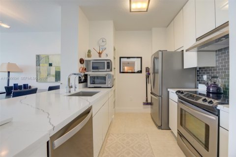 Снять в аренду кондоминиум в Форт-Лодердейл, Флорида 1 спальня, 70.23м2, № 2065384 - фото 15