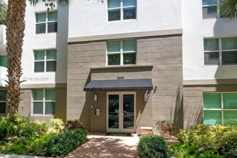 Снять в аренду кондоминиум в Форт-Лодердейл, Флорида 1 спальня, 70.23м2, № 2065384 - фото 2