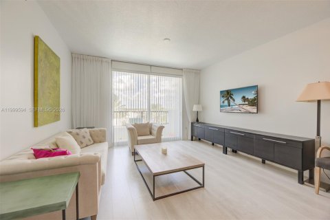 Снять в аренду кондоминиум в Форт-Лодердейл, Флорида 1 спальня, 70.23м2, № 2065384 - фото 9