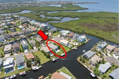 Villa ou maison à vendre à New Port Richey, Floride: 5 chambres, 271.18 m2 № 1878213 - photo 2