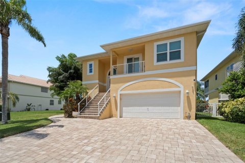 Villa ou maison à vendre à New Port Richey, Floride: 5 chambres, 271.18 m2 № 1878213 - photo 1