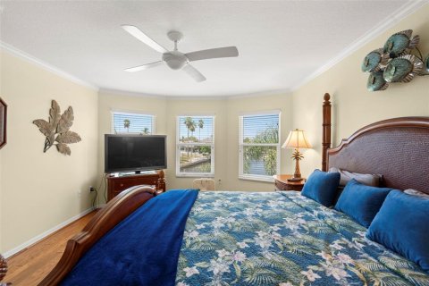 House in New Port Richey, Florida 5 bedrooms, 271.18 sq.m. № 1878213 - photo 22