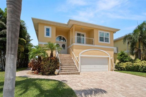 Villa ou maison à vendre à New Port Richey, Floride: 5 chambres, 271.18 m2 № 1878213 - photo 4