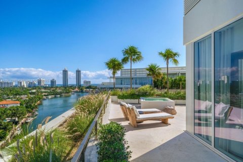 Copropriété à louer à Miami Beach, Floride: 2 chambres, 392.98 m2 № 1974265 - photo 13