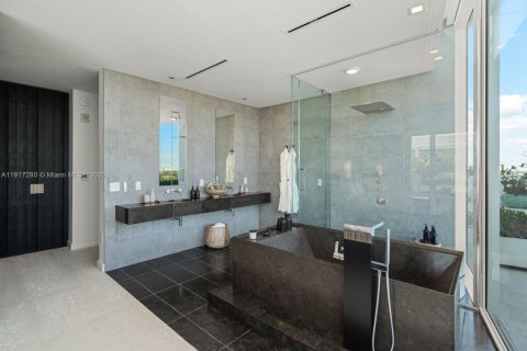 Copropriété à louer à Miami Beach, Floride: 2 chambres, 392.98 m2 № 1974265 - photo 11