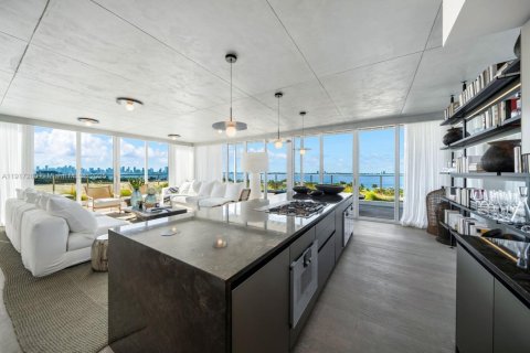 Copropriété à louer à Miami Beach, Floride: 2 chambres, 392.98 m2 № 1974265 - photo 20