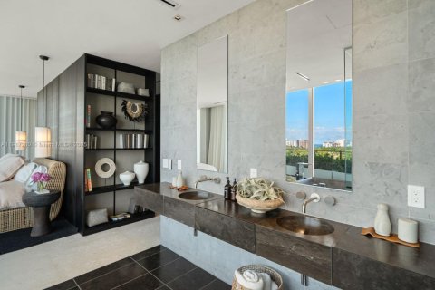 Copropriété à louer à Miami Beach, Floride: 2 chambres, 392.98 m2 № 1974265 - photo 9