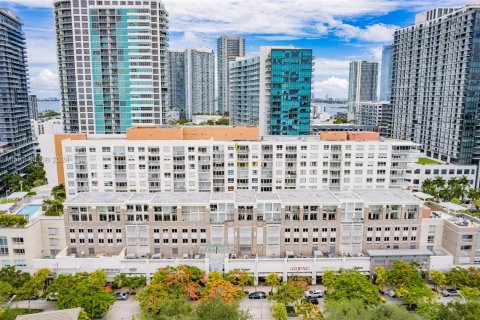 Condominio en alquiler en Miami, Florida, 1 dormitorio, 71.63 m2 № 1938096 - foto 19
