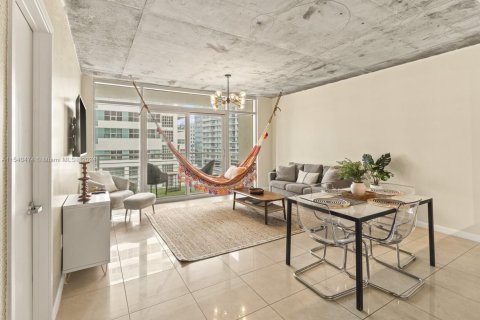 Condominio en alquiler en Miami, Florida, 1 dormitorio, 71.63 m2 № 1938096 - foto 6