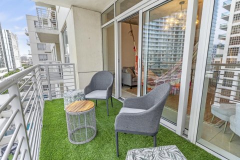 Condo in Miami, Florida, 1 bedroom  № 1938096 - photo 2