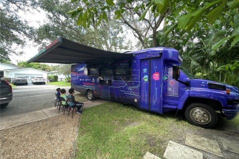 Купить коммерческую недвижимость в Катлер-Бей, Флорида № 2048504 - фото 9