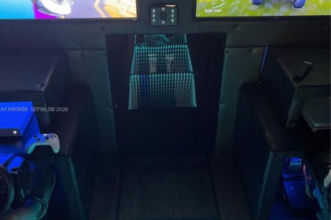 Купить коммерческую недвижимость в Катлер-Бей, Флорида № 2048504 - фото 4