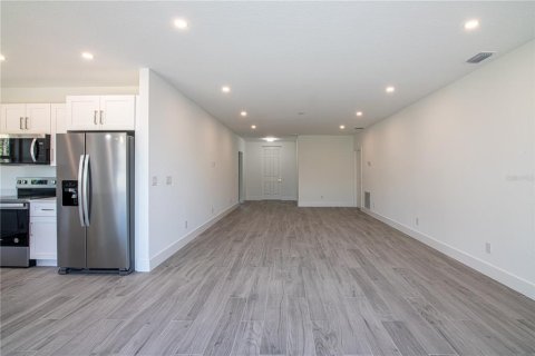 House in Port Charlotte, Florida 3 bedrooms, 149.76 sq.m. № 1832028 - photo 14