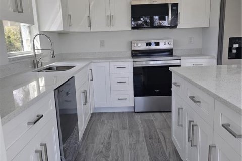 House in Port Charlotte, Florida 3 bedrooms, 149.76 sq.m. № 1832028 - photo 17