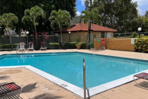 Condo in Miami, Florida, 3 bedrooms  № 2043083 - photo 26