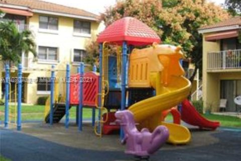 Condo in Miami, Florida, 3 bedrooms  № 2043083 - photo 27