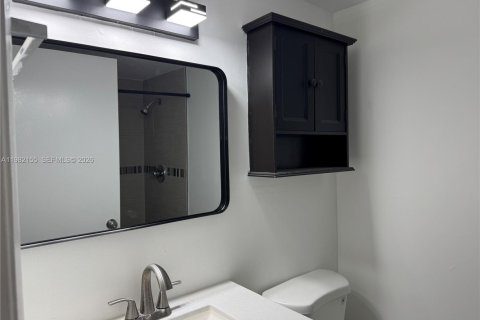 Condo in Miami, Florida, 3 bedrooms  № 2043083 - photo 15