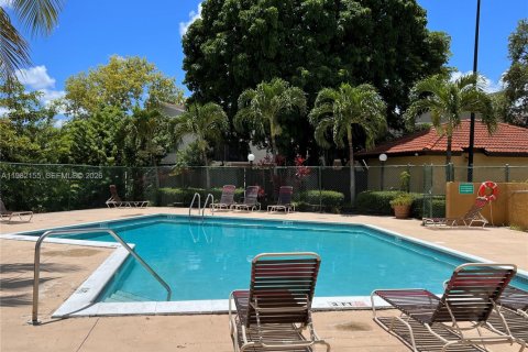 Condo in Miami, Florida, 3 bedrooms  № 2043083 - photo 22