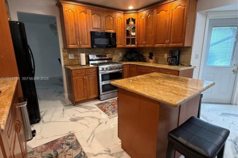 Casa en alquiler en Sunrise, Florida, 4 dormitorios, 229.28 m2 № 2059777 - foto 14