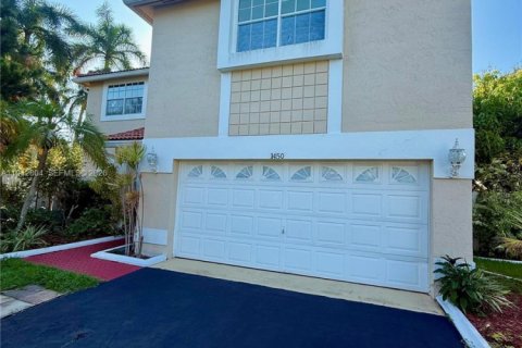 Casa en alquiler en Sunrise, Florida, 4 dormitorios, 229.28 m2 № 2059777 - foto 3