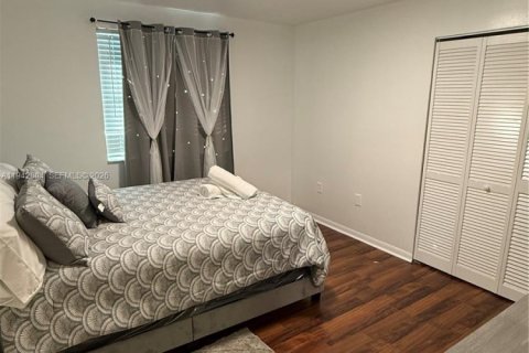 Casa en alquiler en Sunrise, Florida, 4 dormitorios, 229.28 m2 № 2059777 - foto 28