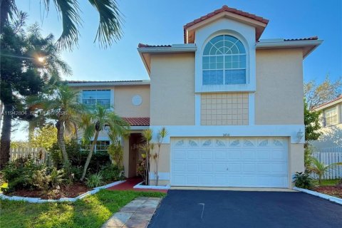 Casa en alquiler en Sunrise, Florida, 4 dormitorios, 229.28 m2 № 2059777 - foto 2