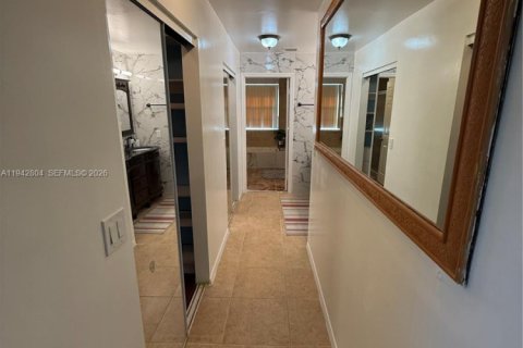 Casa en alquiler en Sunrise, Florida, 4 dormitorios, 229.28 m2 № 2059777 - foto 23