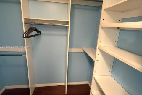 Casa en alquiler en Sunrise, Florida, 4 dormitorios, 229.28 m2 № 2059777 - foto 19