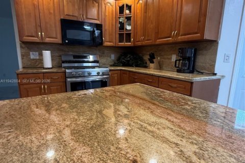 Casa en alquiler en Sunrise, Florida, 4 dormitorios, 229.28 m2 № 2059777 - foto 12