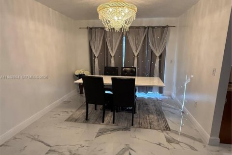 Casa en alquiler en Sunrise, Florida, 4 dormitorios, 229.28 m2 № 2059777 - foto 6