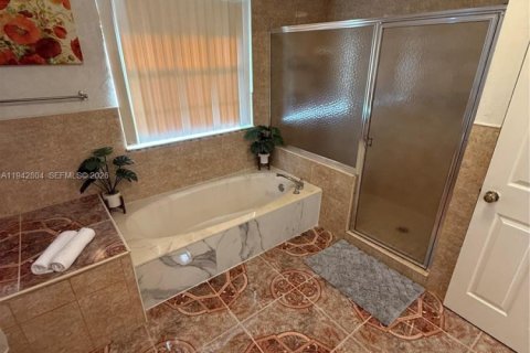 Casa en alquiler en Sunrise, Florida, 4 dormitorios, 229.28 m2 № 2059777 - foto 21