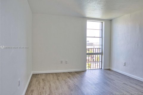 Copropriété à vendre à Pinecrest, Floride: 2 chambres, 103.12 m2 № 1845870 - photo 4