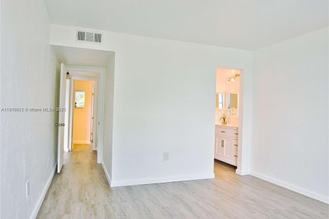 Condominio en venta en Pinecrest, Florida, 2 dormitorios, 103.12 m2 № 1845870 - foto 12