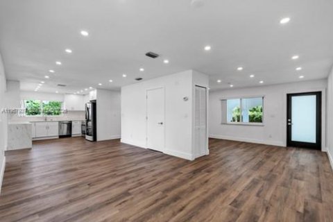 Casa en venta en Miami, Florida, 4 dormitorios № 2019839 - foto 6