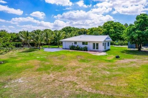 Casa en venta en Miami, Florida, 4 dormitorios № 2019839 - foto 28