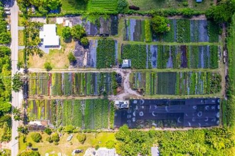Casa en venta en Miami, Florida, 4 dormitorios № 2019839 - foto 4