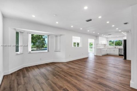 Casa en venta en Miami, Florida, 4 dormitorios № 2019839 - foto 8