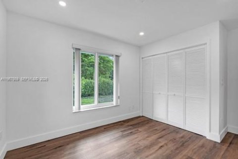 Casa en venta en Miami, Florida, 4 dormitorios № 2019839 - foto 20