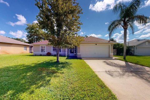 House in Palm Coast, Florida 3 bedrooms, 181.81 sq.m. № 2390770 - photo 2