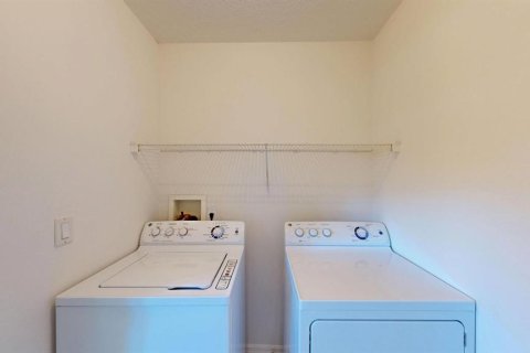 House in Palm Coast, Florida 3 bedrooms, 181.81 sq.m. № 2390770 - photo 11