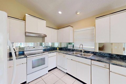 House in Palm Coast, Florida 3 bedrooms, 181.81 sq.m. № 2390770 - photo 18