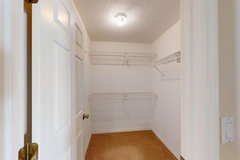 House in Palm Coast, Florida 3 bedrooms, 181.81 sq.m. № 2390770 - photo 8