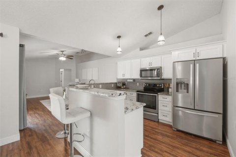 Villa ou maison à vendre à Spring Hill, Floride: 4 chambres, 160.54 m2 № 2138541 - photo 2