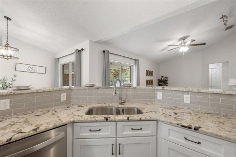 Villa ou maison à vendre à Spring Hill, Floride: 4 chambres, 160.54 m2 № 2138541 - photo 4